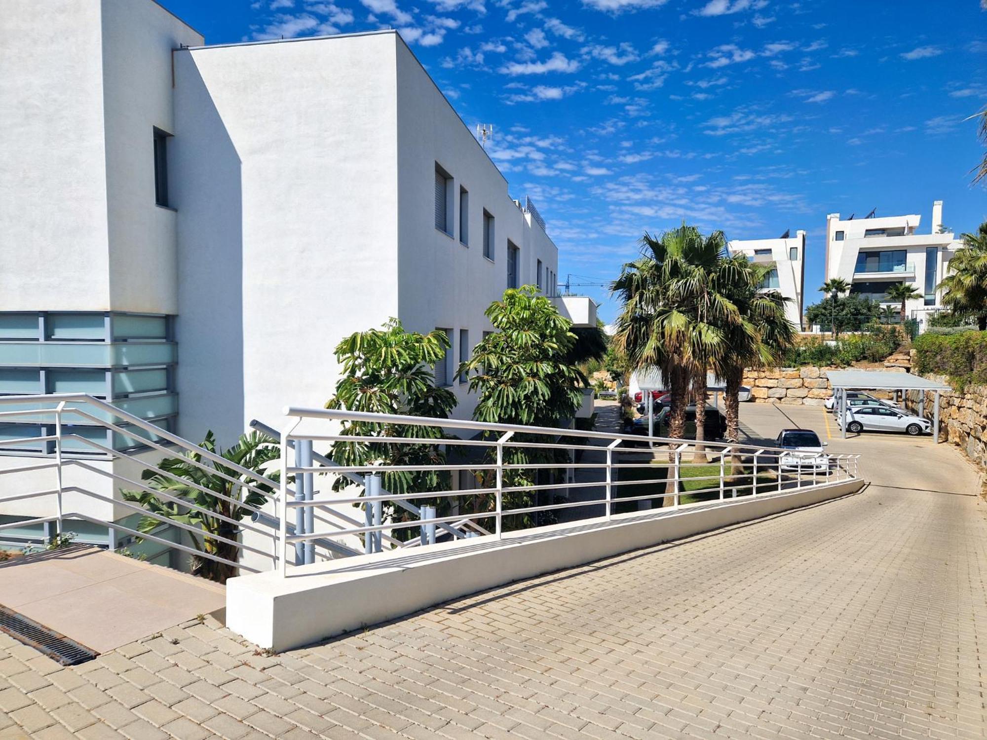 Luxury Ground Floor Apt - 300 M To Cabopino Golf Marbella Eksteriør bilde