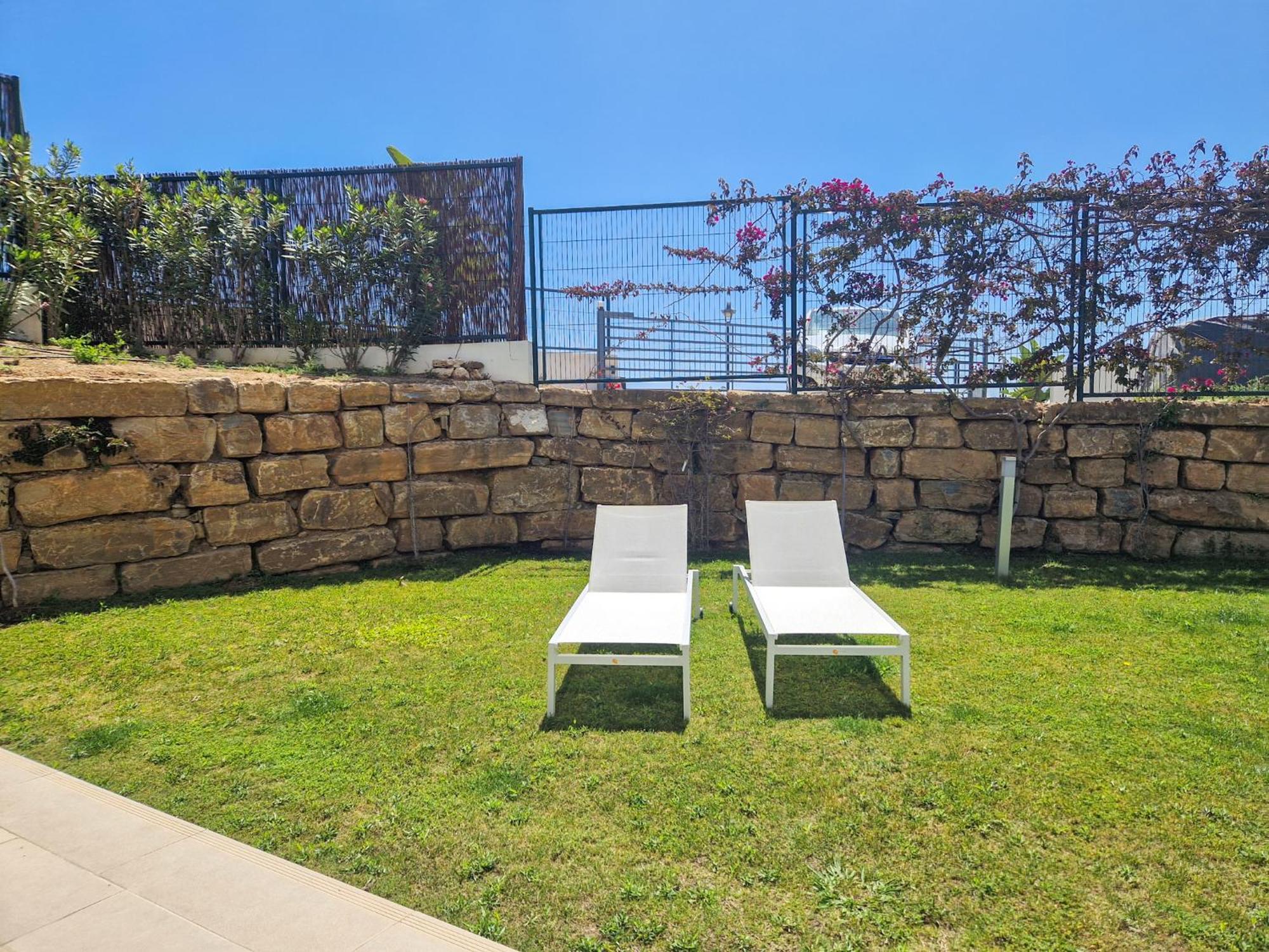 Luxury Ground Floor Apt - 300 M To Cabopino Golf Marbella Eksteriør bilde